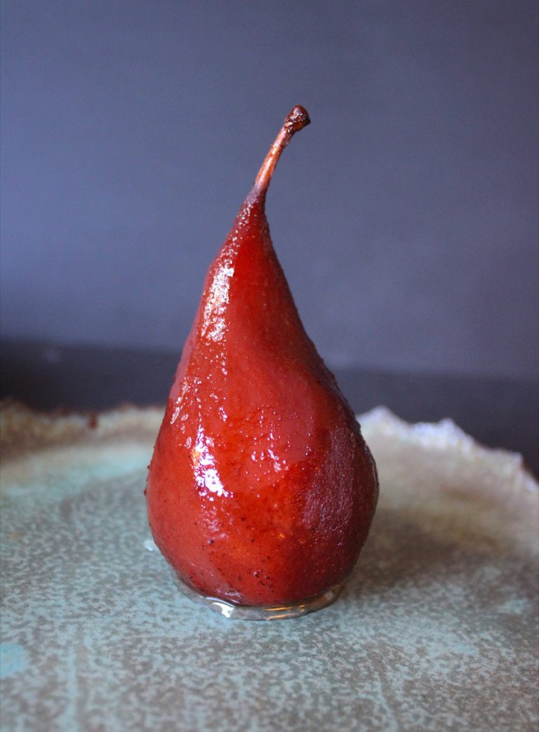 Glöggkokta päron med mascarponekräm och pistagenötter - Salt som Socker