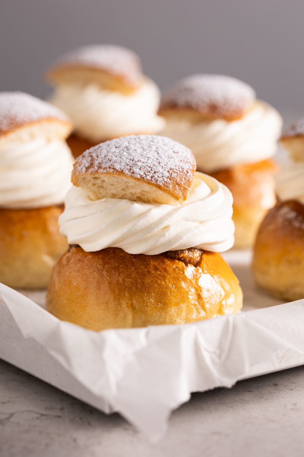 Semlor med rostad mandelmassa. - Salt som Socker